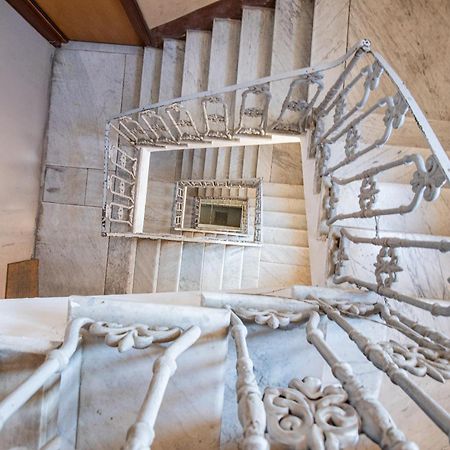 Elegante Dimora La Spezia-Free Parking Apartment Luaran gambar