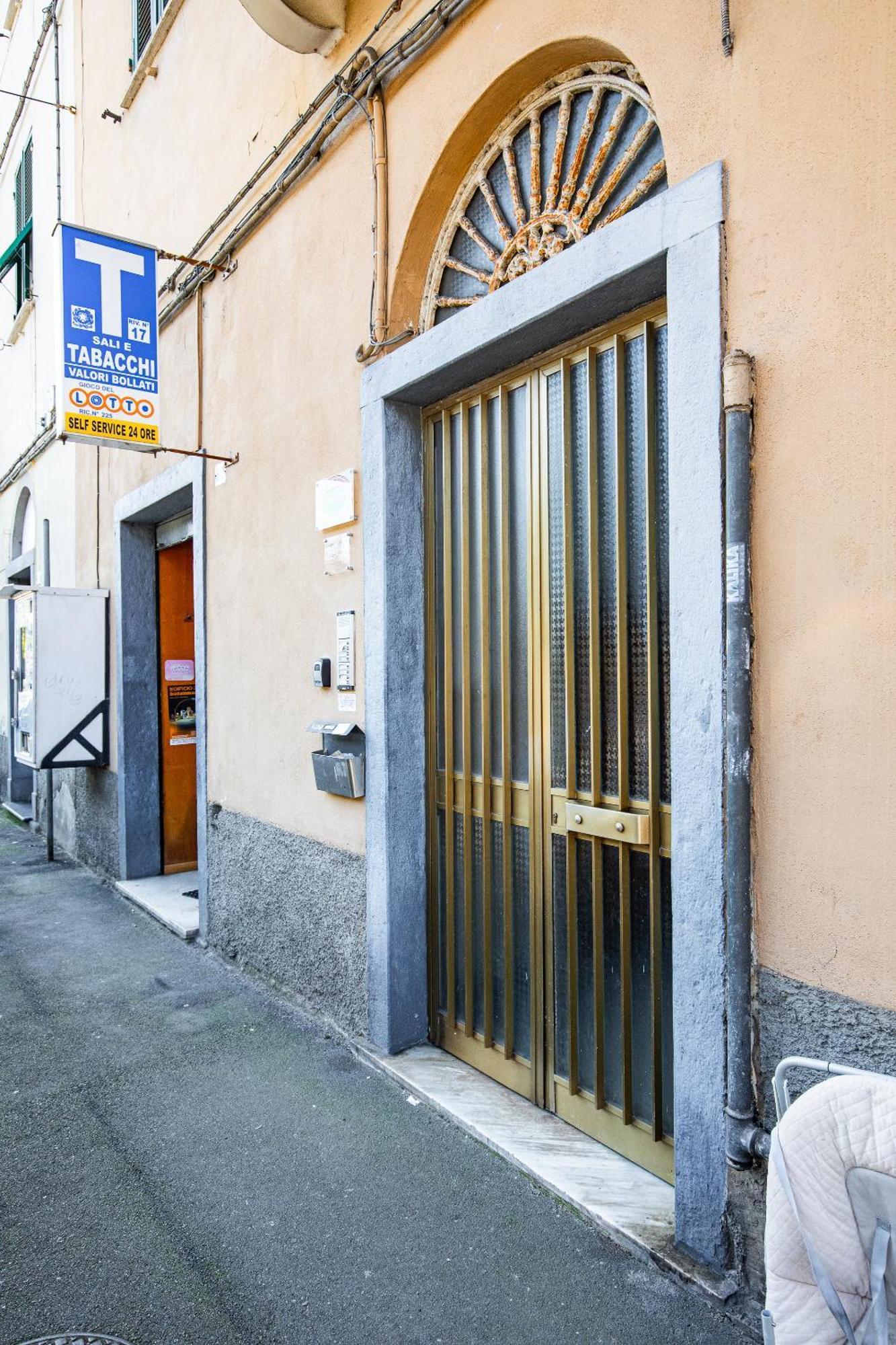 Elegante Dimora La Spezia-Free Parking Apartment Luaran gambar