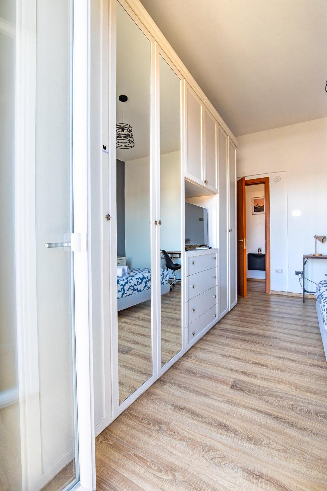 Elegante Dimora La Spezia-Free Parking Apartment Luaran gambar