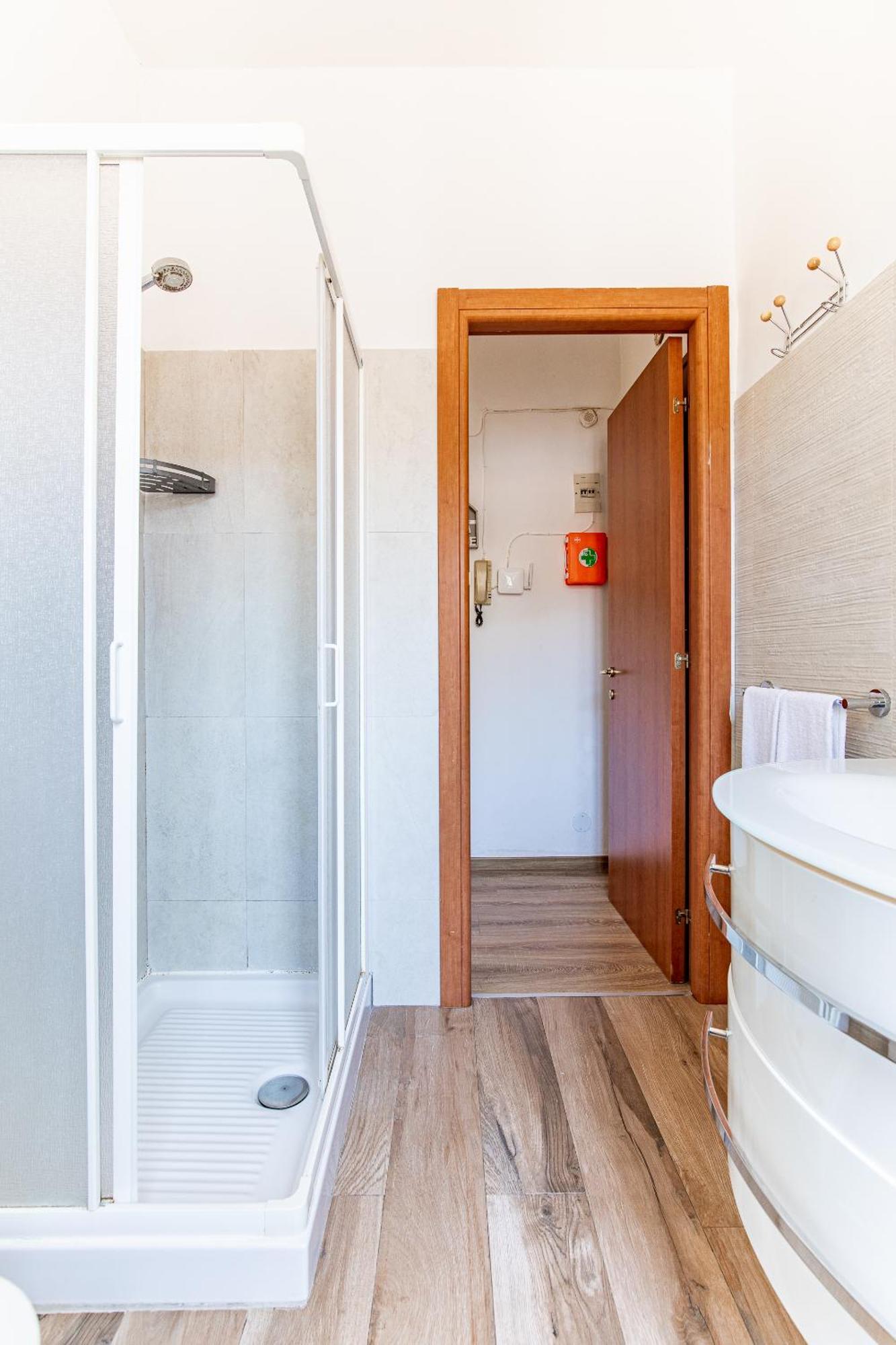 Elegante Dimora La Spezia-Free Parking Apartment Luaran gambar