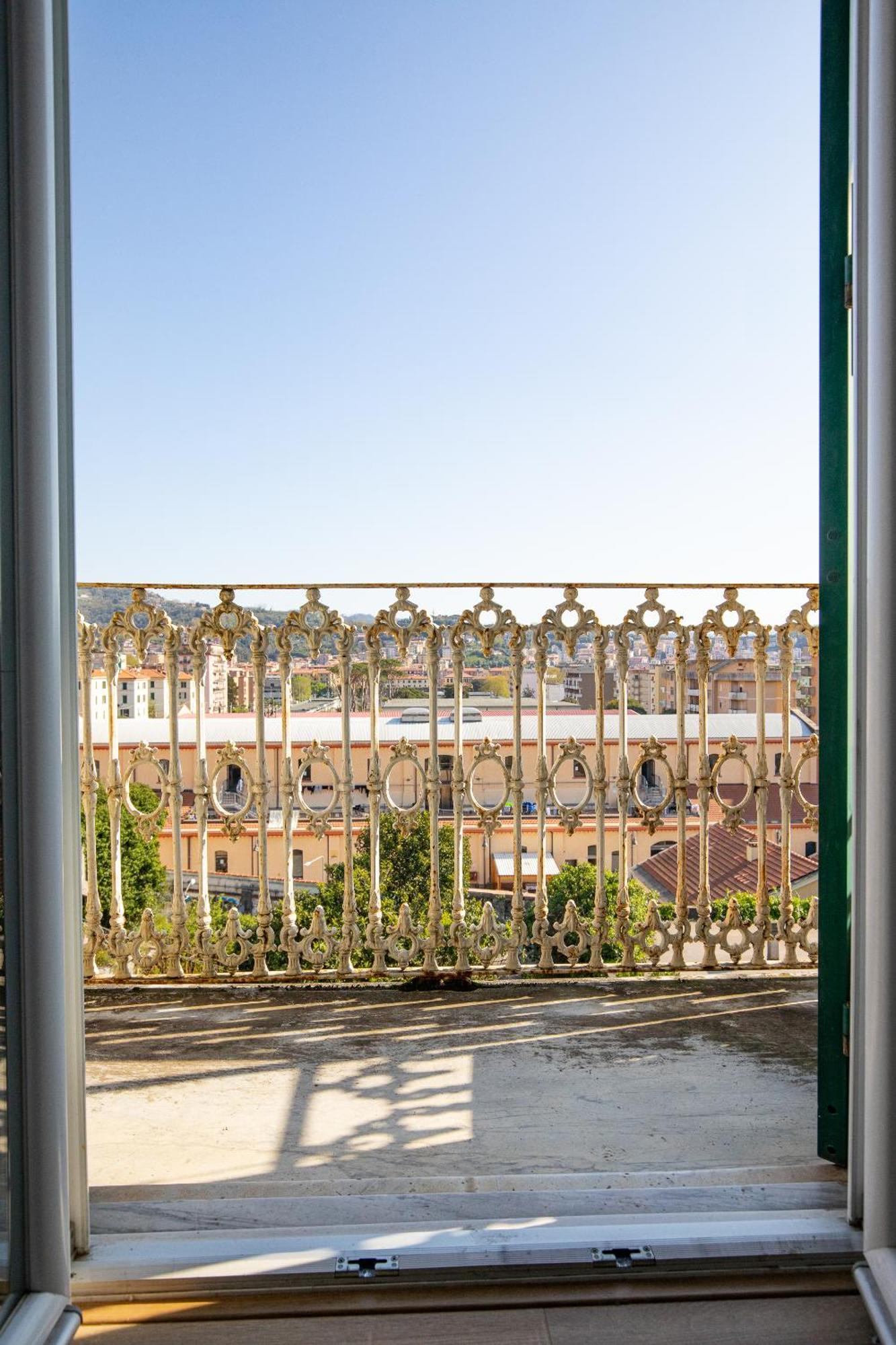 Elegante Dimora La Spezia-Free Parking Apartment Luaran gambar