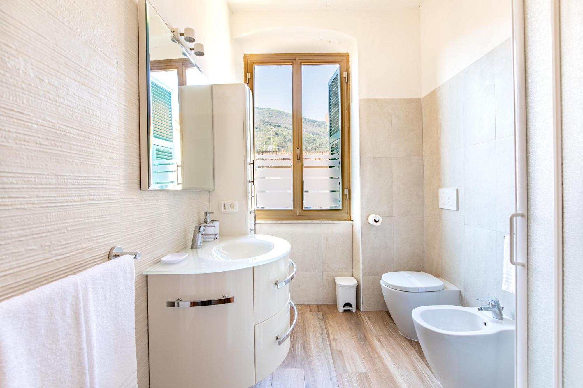 Elegante Dimora La Spezia-Free Parking Apartment Luaran gambar